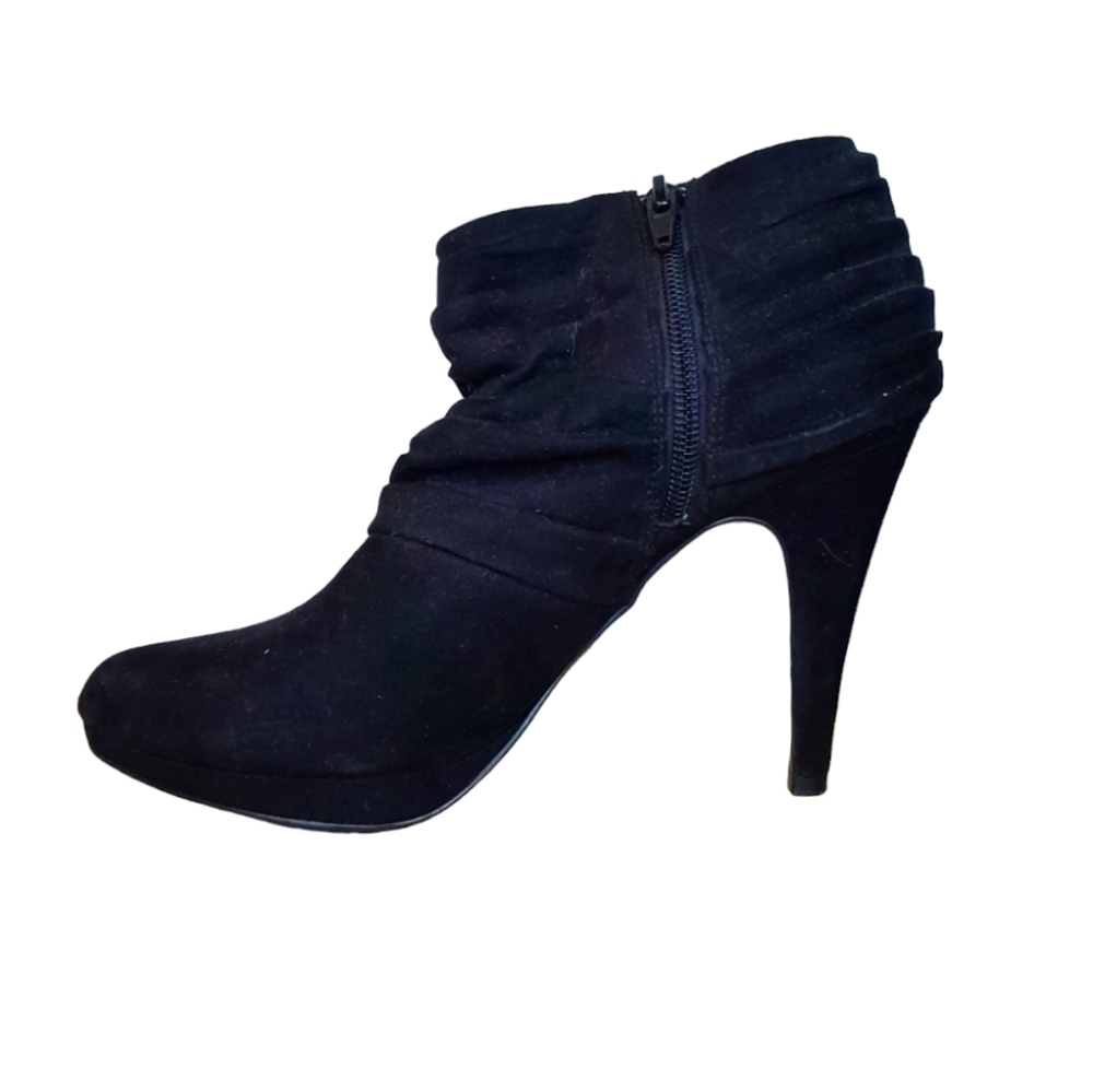 Coach and Four Women Black Classic Suede Ankle Heel Bootie - Size 8